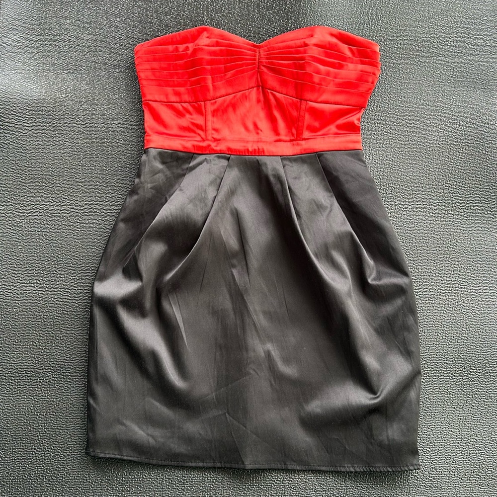 H & M Red Satin Strapless Sweetheart Neckline Sheath Mini Dress size 4